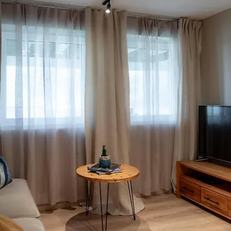Mountain View Apartment, Free Parking, Hiking Nearby *