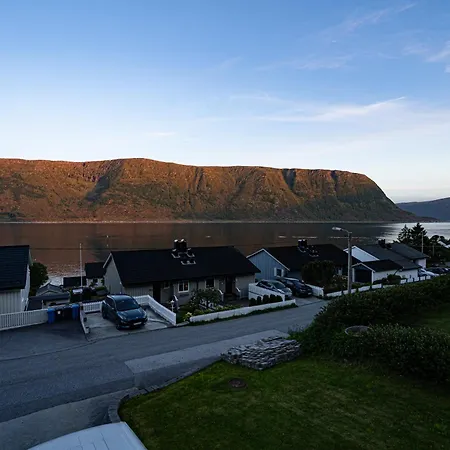 Mountain View Apartment, Free Parking, Hiking Nearby *